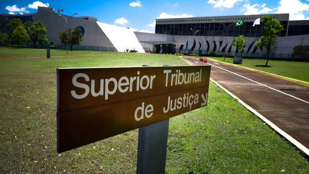 Seu Plano é “empresarial”, Mas Só Sua Família Usa? Você Pode Estar Pagando Mais do Que Deveria Segundo o Superior Tribunal de Justiça